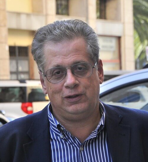 Fulvio Corrieri, psicologo iscritto all’Ordine degli psicologi della Toscana (no. 1154), ha ricoperto incarichi ordinistici ed è dirigente dello SNALS - Confsal, comparto Istruzione. Docente a contratto all’Università di Pisa, è impegnato da tempo nella psicologia scolastica, nella formazione del personale scolastico e nella mediazione.